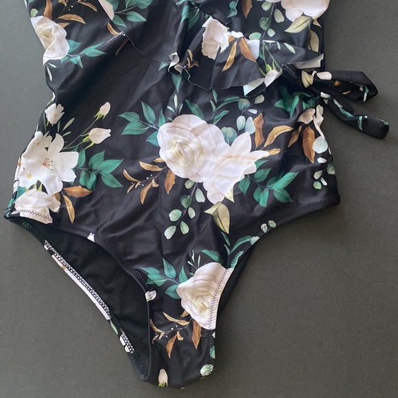New Beachsissi Faux Wrap Floral Ruffle One Piece M - Picture 2 of 7